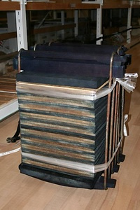 出雲の藍板締め染め用具及び製品