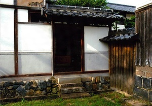 大石家住宅籾蔵東門