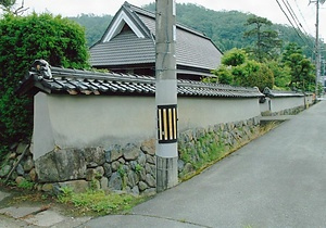 大石家住宅南築地塀