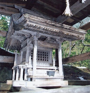 中房温泉山の神の社