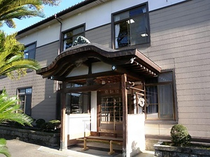 行信教校講堂棟