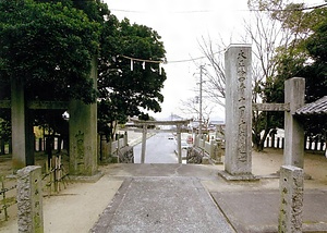 宮處八幡宮注連柱