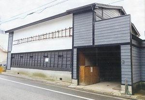 那波紙店向かい蔵