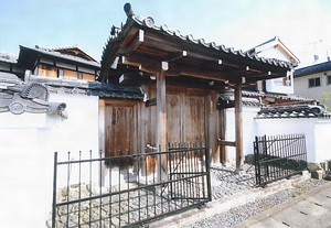 青木家住宅（旧本尊美家住宅）表門