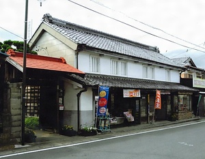 駿河屋宮田書店店舗兼主屋
