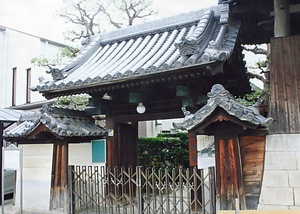 西教寺東門