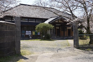 旧御船区裁判所門柱及び塀