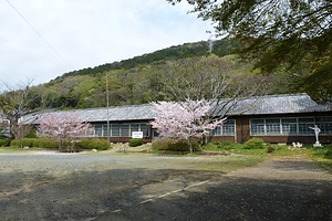 豊橋市民俗資料収蔵室本棟（旧多米小学校本校舎）