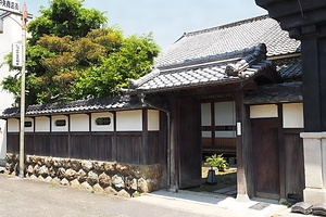 旧三浦家住宅表門及び塀