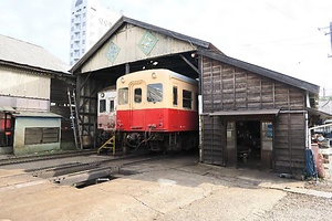 小湊鉄道五井機関区機関庫及び鍛冶小屋