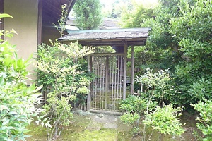 三養荘（旧岩崎久彌別邸）本館露地門