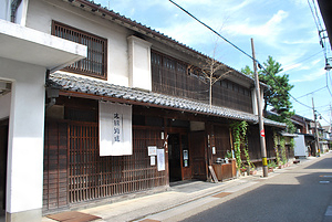 酒持田本店店舗兼主屋