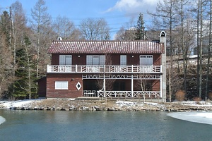 旧朝吹山荘（睡鳩荘）