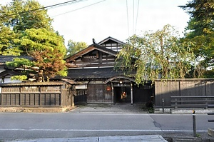 鈴木酒造店事務所兼主屋