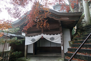 太郎坊宮阿賀神社長楽殿