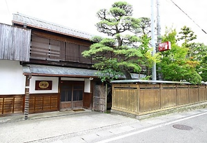 勝沼醸造主屋兼事務所