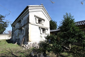 岡橋家住宅内蔵