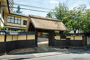 八勝館 西門