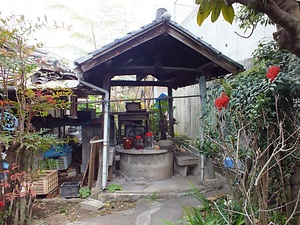 吉村家住宅井戸屋形
