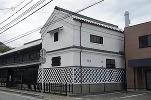 酔心山根本店土蔵