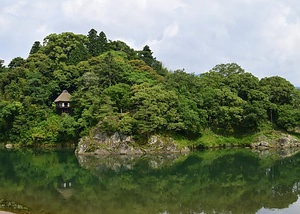 臥龍山荘庭園
