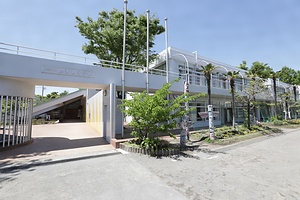 加藤学園暁秀初等学校本館