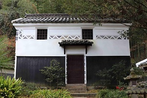 長鋪家住宅内蔵