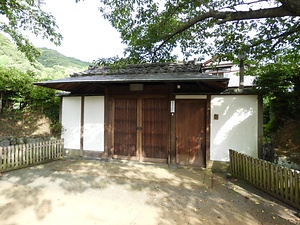 旧新津家別邸表門