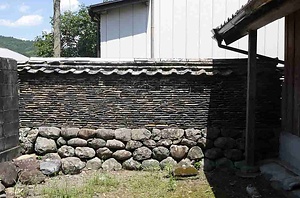 岩村家住宅（旧黒岩家住宅）瓦練塀