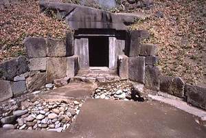 総社古墳群<br />
　遠見山古墳<br />
　二子山古墳<br />
　愛宕山古墳<br />
　宝塔山古墳<br />
　蛇穴山古墳