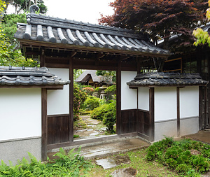 瀬崎家住宅中門及び塀