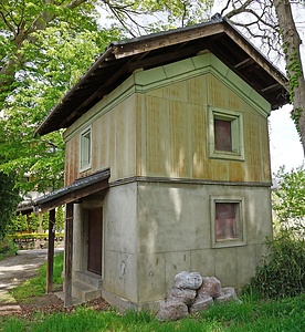 頥氣神社宝蔵庫