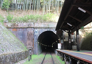 嵯峨野観光鉄道亀山隧道