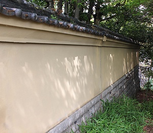 和泉市久保惣記念美術館茶室南塀