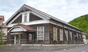 旧吉田村尋常高等小学校講堂（吉田町生涯学習交流館）
