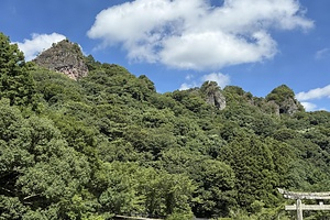 ウトノアナ・ゼゼノサマ