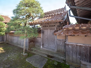 齋尾家住宅 露地門及び塀
